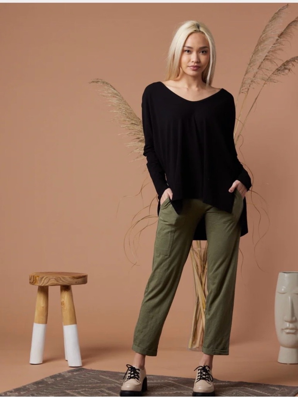 KNOWN SUPPLY- women’s Leilani Black Long Sleeve Scoop Neck Top